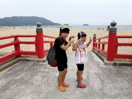 子供と香川県で海水浴に行った写真です