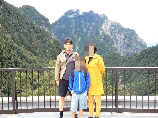黒部ダムに家族で旅行に行った時の写真です。